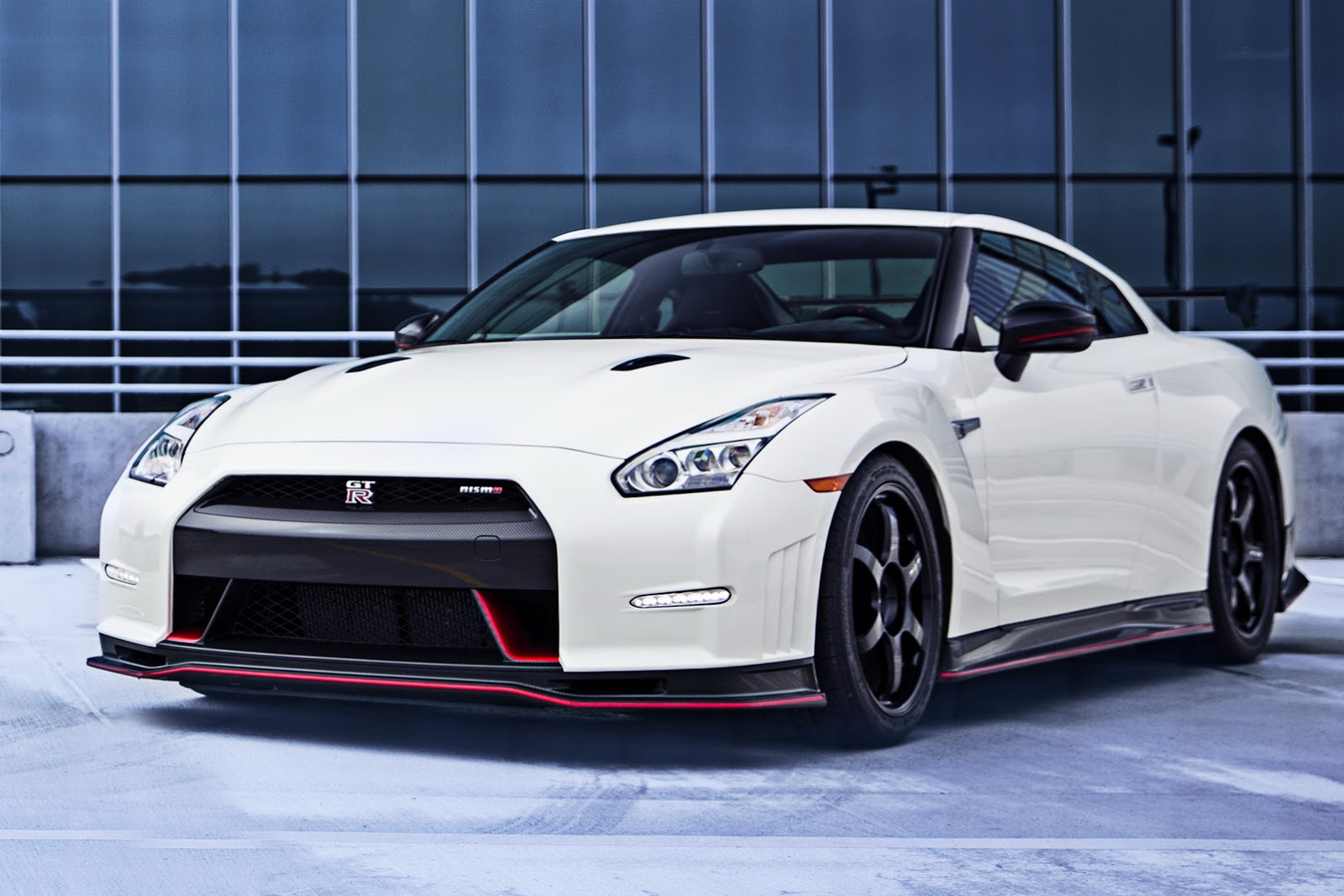 Nissan skyline gtr r35 cena