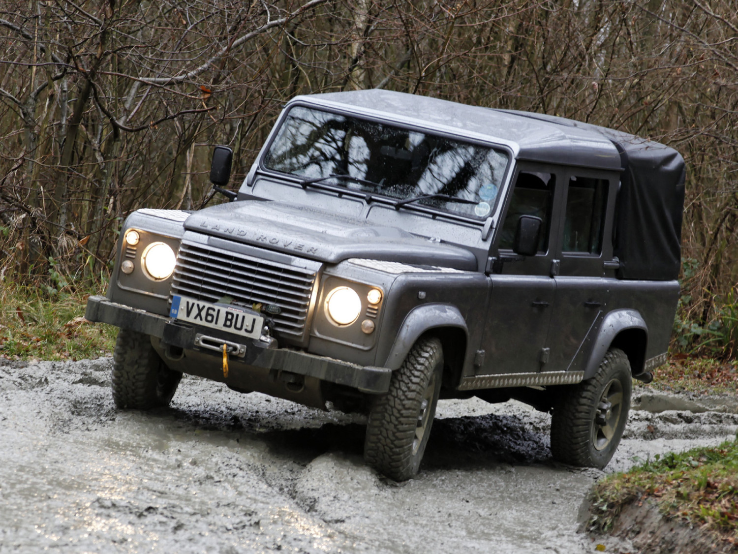 land_rover_defender_110_1st_f_pickup4d-3114