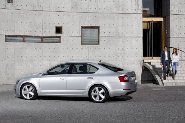 2013-Skoda-Octavia-III-3[2]