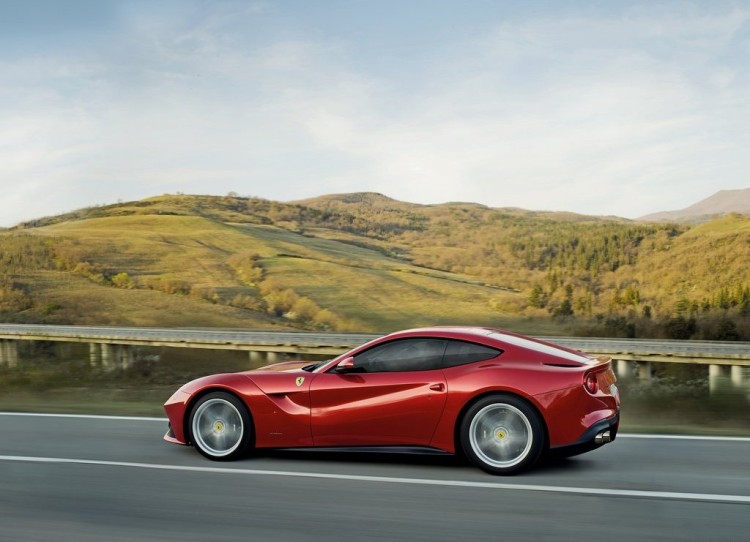 Ferrari-F12berlinetta_2013_1024x768_wallpaper_73