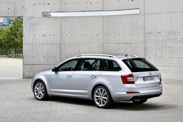 2013-Skoda-Octavia-Combi-1[3]