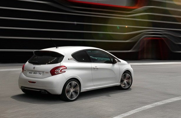 Peugeot-208_GTi_2013