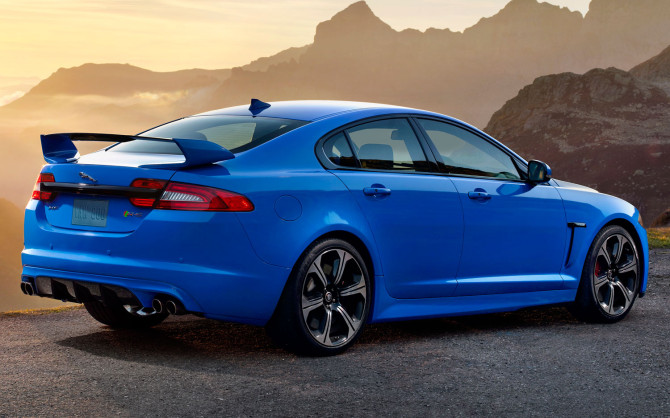 Jaguar XFR-S traseira