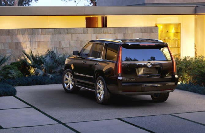 2015-Cadillac-Escalade-042