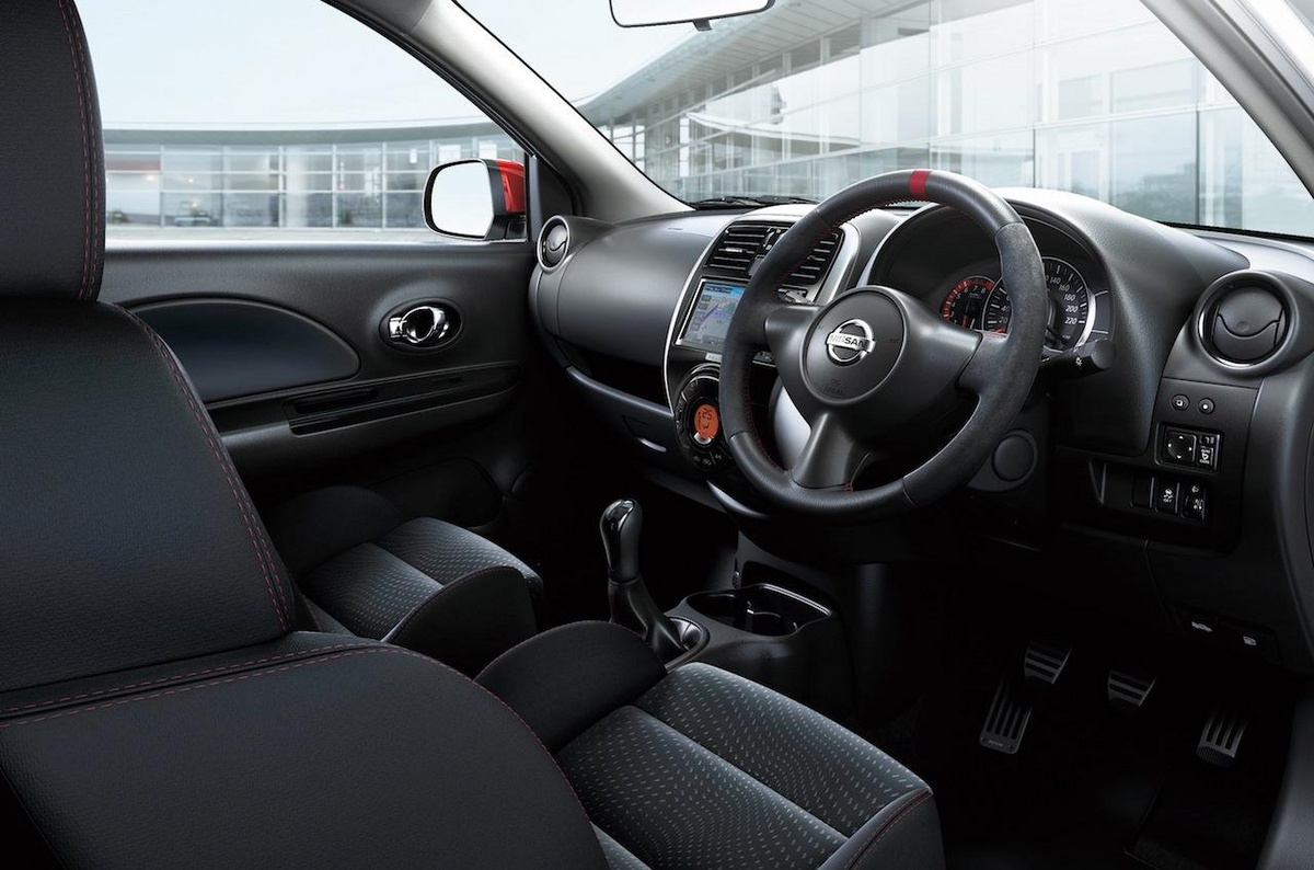 Interior do Nissan Micra Nismo