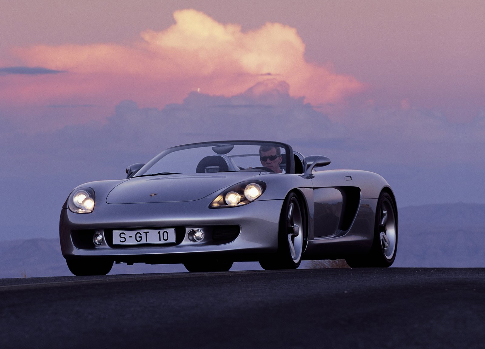 Porsche Carrera GT com Walter Rohrl ao volante