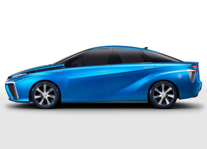 Toyota-FCV_Concept_2013_07