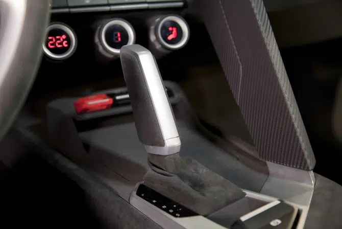 2013-Volkswagen-Design-Vision-GTI-Interior-Details-4-1280x800