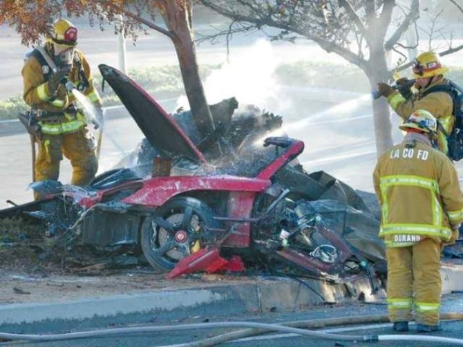 Foi este o estado em que ficou o Porsche Carrera GT onde seguia o ator.