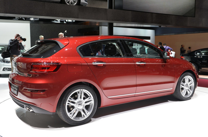 04-qoros-3-hatch-geneva-1