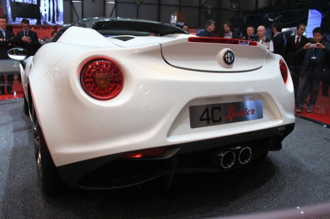 alfa-romeo-4c-spider-concept-genebra 2