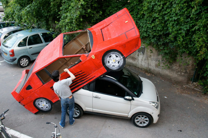 benedetto-bufalino-transforms-an-old-car-into-a-cardboard-ferrari-designboom-21