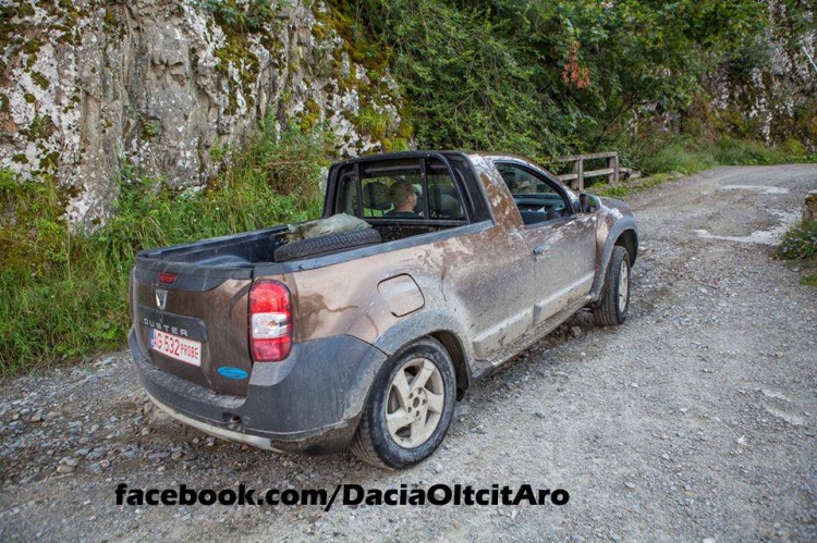 dacia-duster-2-door-puck-up-prototype-spied-in-romania-85109_1