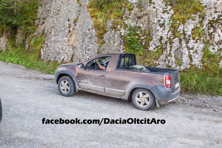 dacia-duster-2-door-puck-up-prototype-spied-in-romania_2