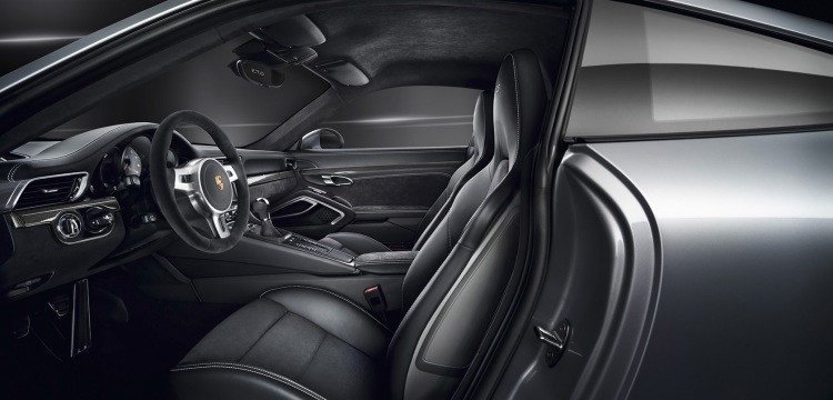 2015-Porsche-911-Carrera-GTS-Interior-1680x1050