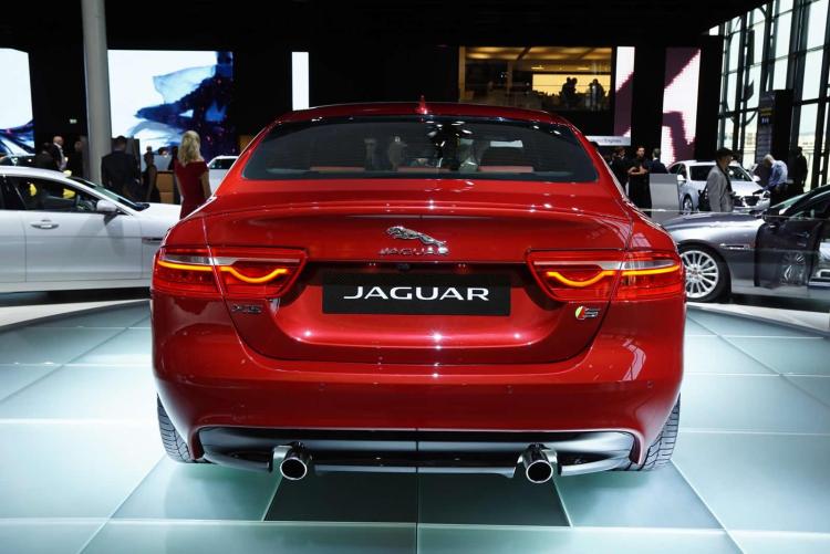 jaguar xe salon paris 2015 1