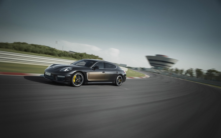 2015-Porsche-Panamera-Turbo-S-Exclusive-Series-Motion-1-1680x1050