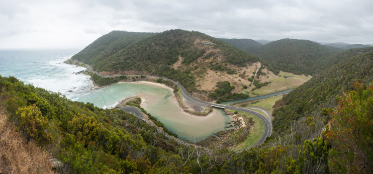 Great_Ocean_Road,_Lorne,_Australia_-_Feb_2012