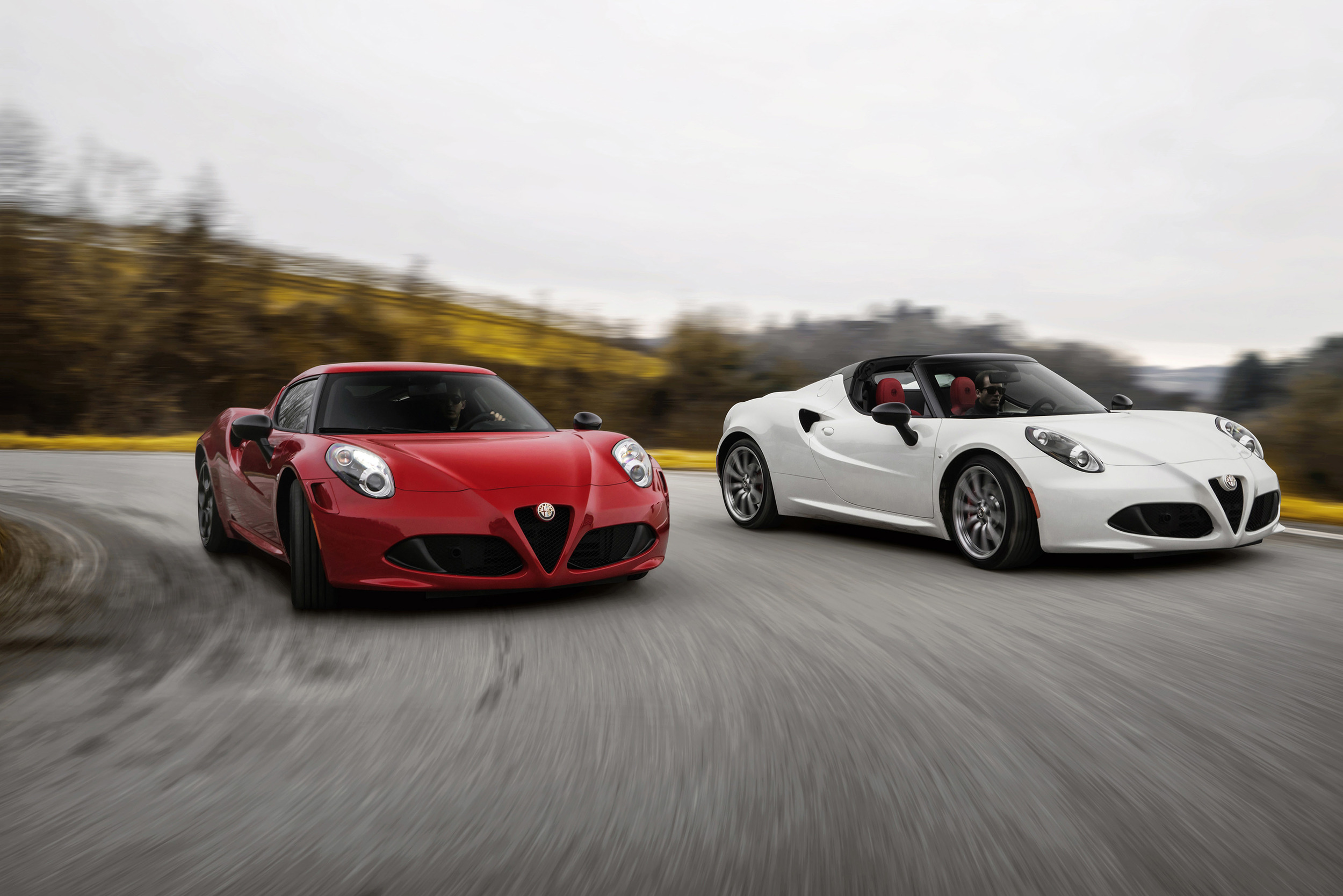 Alfa Romeo 4C e Alfa Romeo 4C Spider a curvar