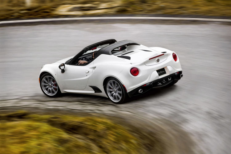 2015-alfa-romeo-4c-spider-83-1