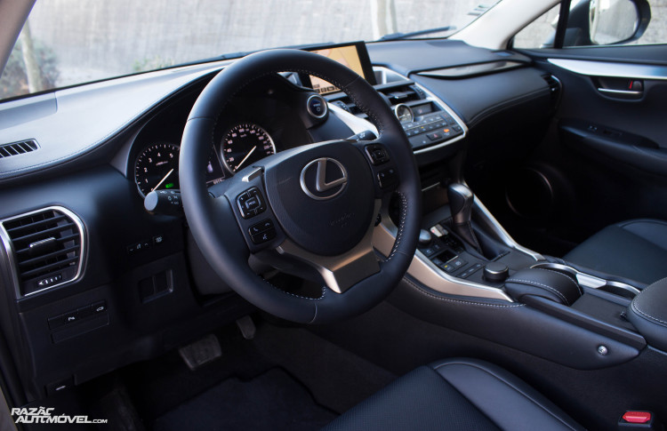 Lexus NX 300H-4