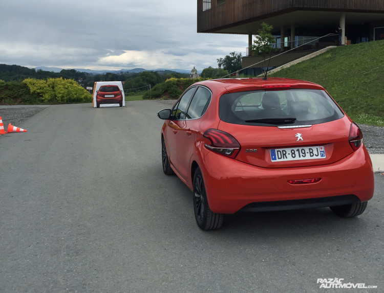 peugeot 208 2015-3