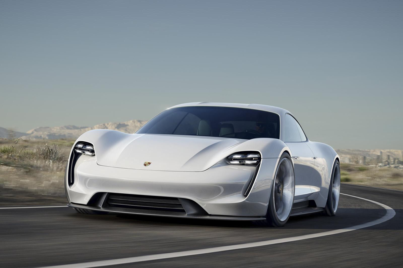 2015 Porsche Mission E elétricos