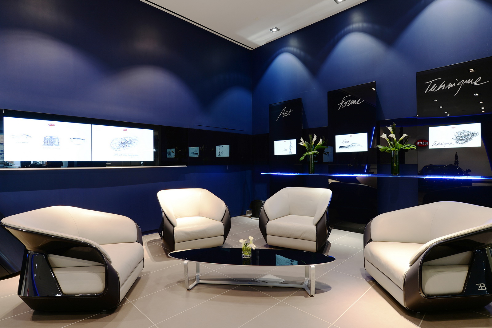 Bugatti abriu dois novos luxuosos showrooms
