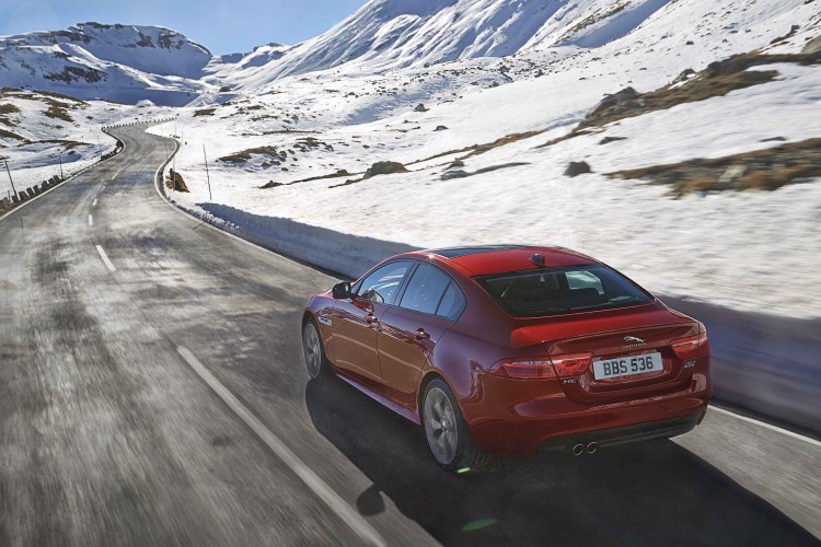 JAGUAR_XE_AWD_Location_05