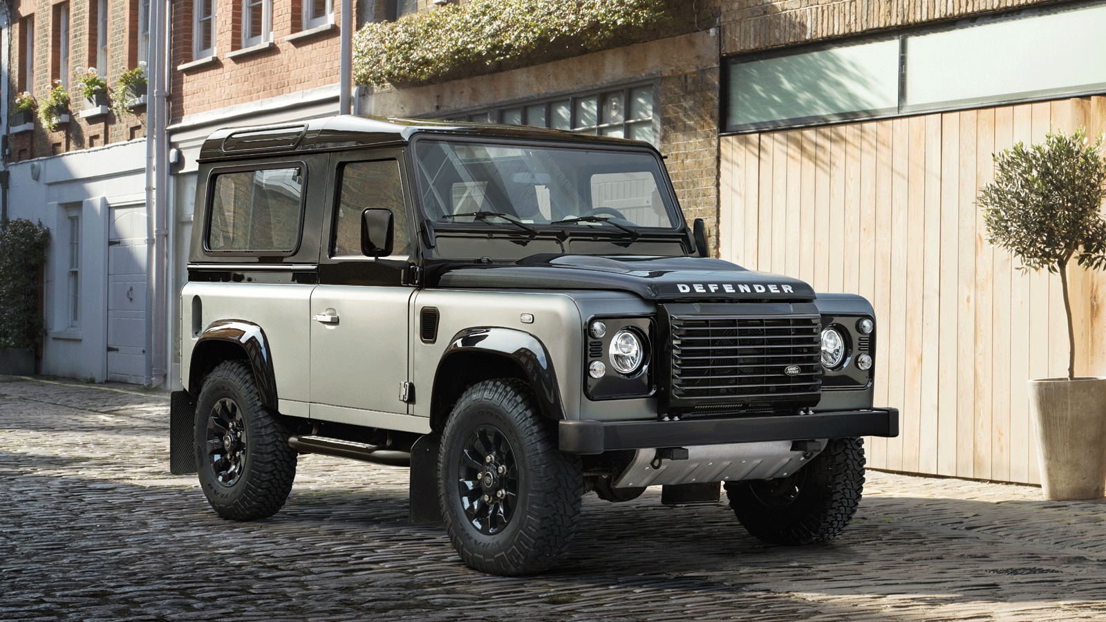 Land Rover Defender Autobiography