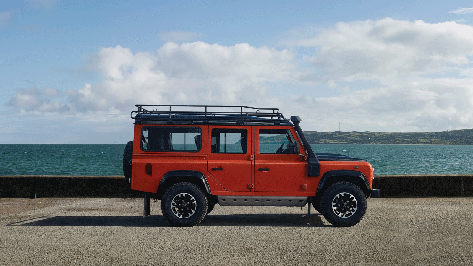 Land Rover Defender Adventure