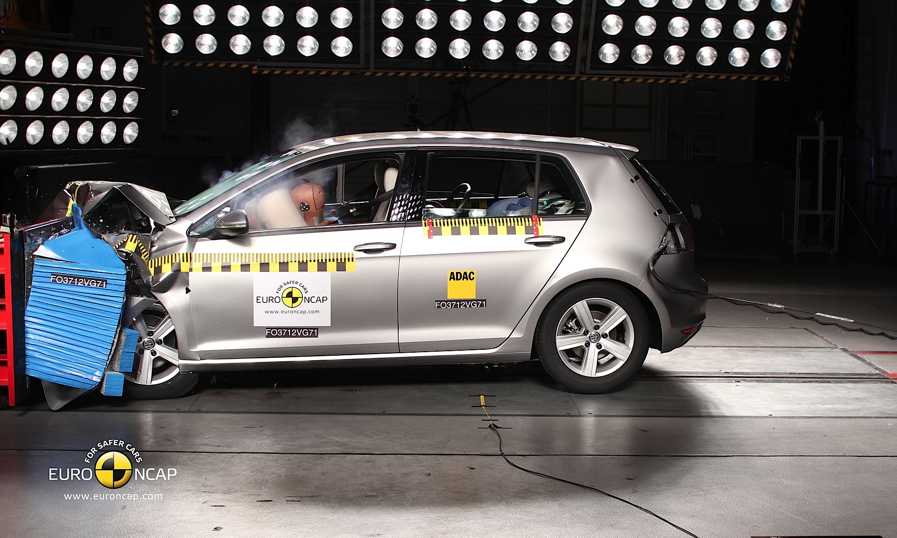 Тест машин 7. Euro NCAP краш тест. EURONCAP crash Test Volkswagen Beetle 2000. Краш тест Volkswagen Golf. Golf 5 crash.