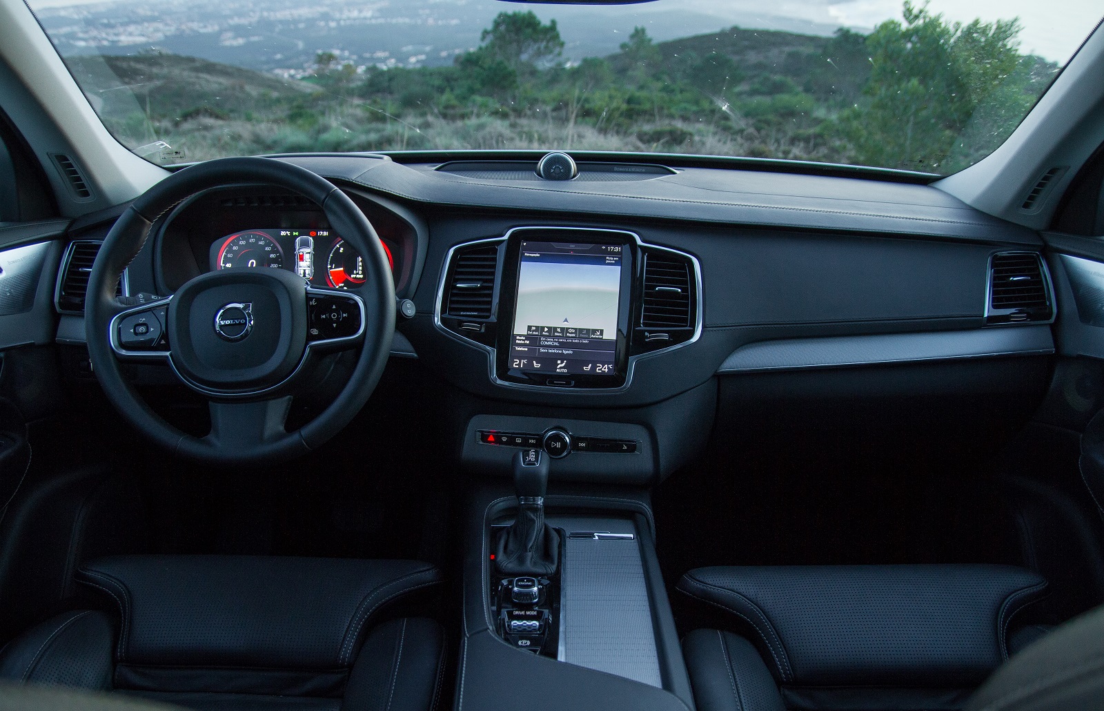 Volvo XC90 interior