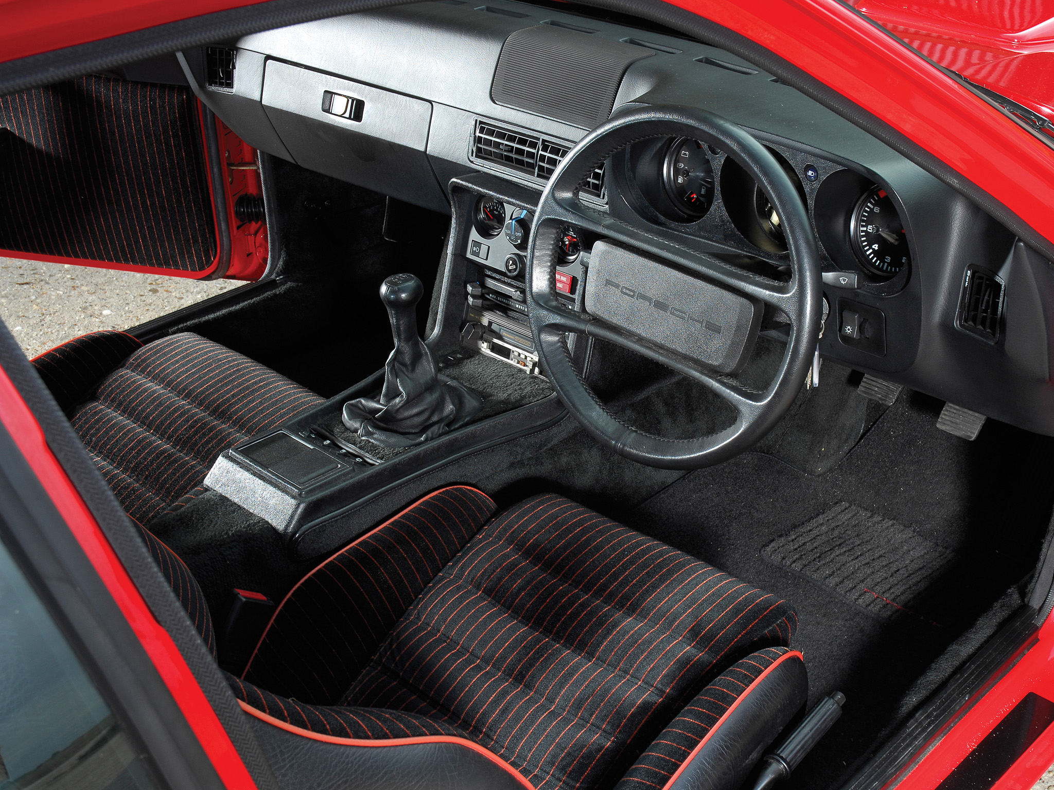 Porsche 924 (interior)