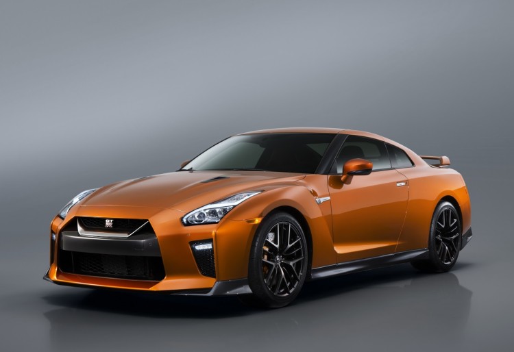 Nissan GT-R 2017 (1)