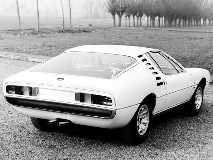 Alfa Romeo Montreal