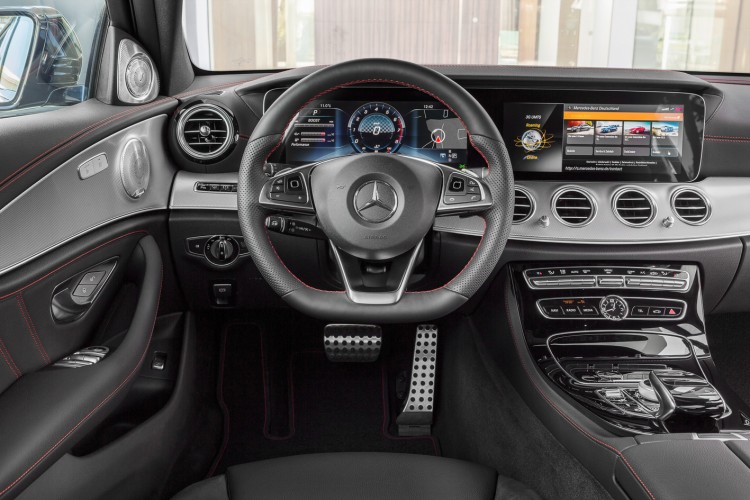 Mercedes-AMG E 43 4MATIC; Exterieur: obsidianschwarz; Interieur: Leder schwarz; Kraftstoffverbrauch kombiniert (l/100 km): 8,3; CO2-Emissionen kombiniert (g/km): 189