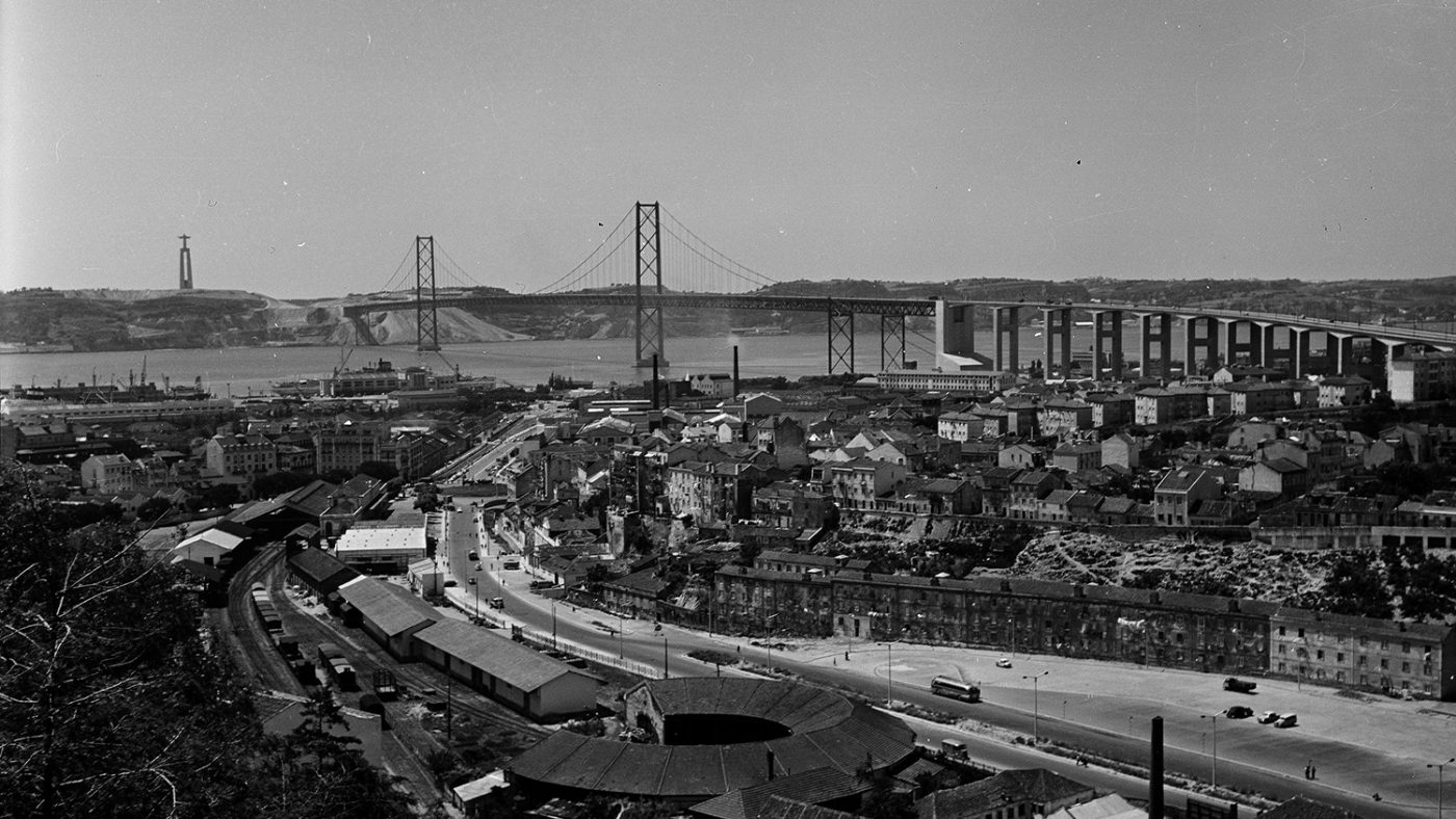 Panorâmica com a Ponte 25 de Abril ao fundo