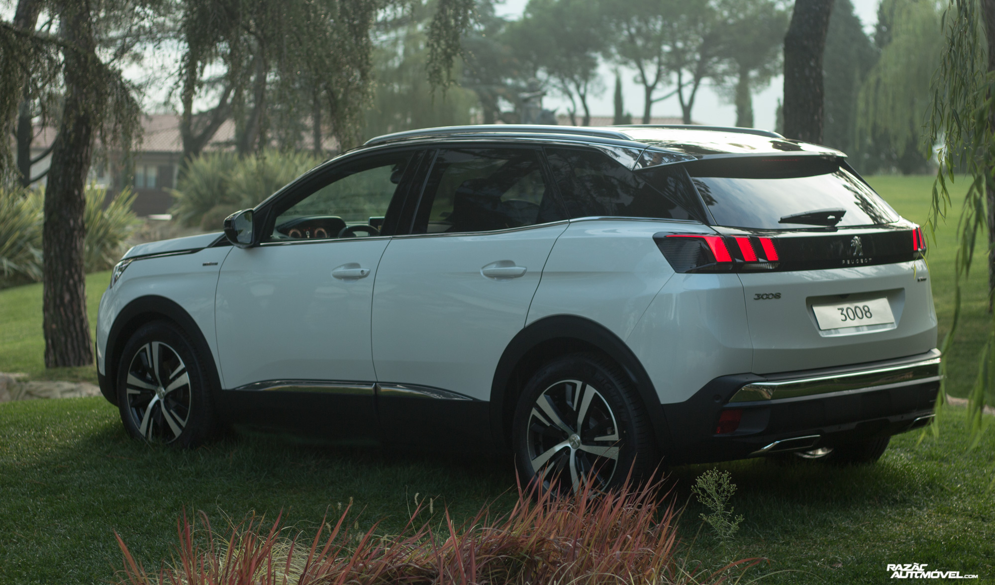 peugeot-3008-2017-12