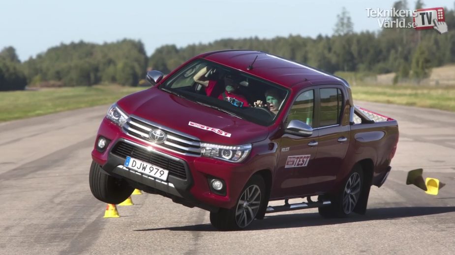 Teste do Alce Toyota Hilux