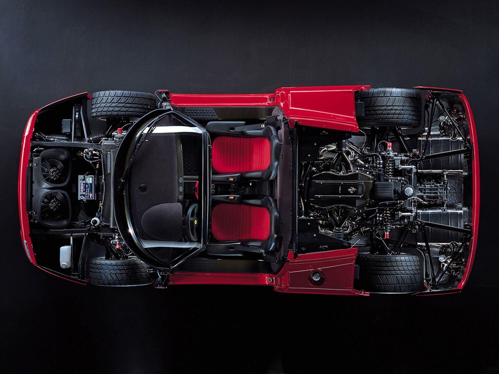 Ferrari F50, sem coberturas dianteira e traseira, visto de cima, com motor de Fórmula 1 V12 exposto