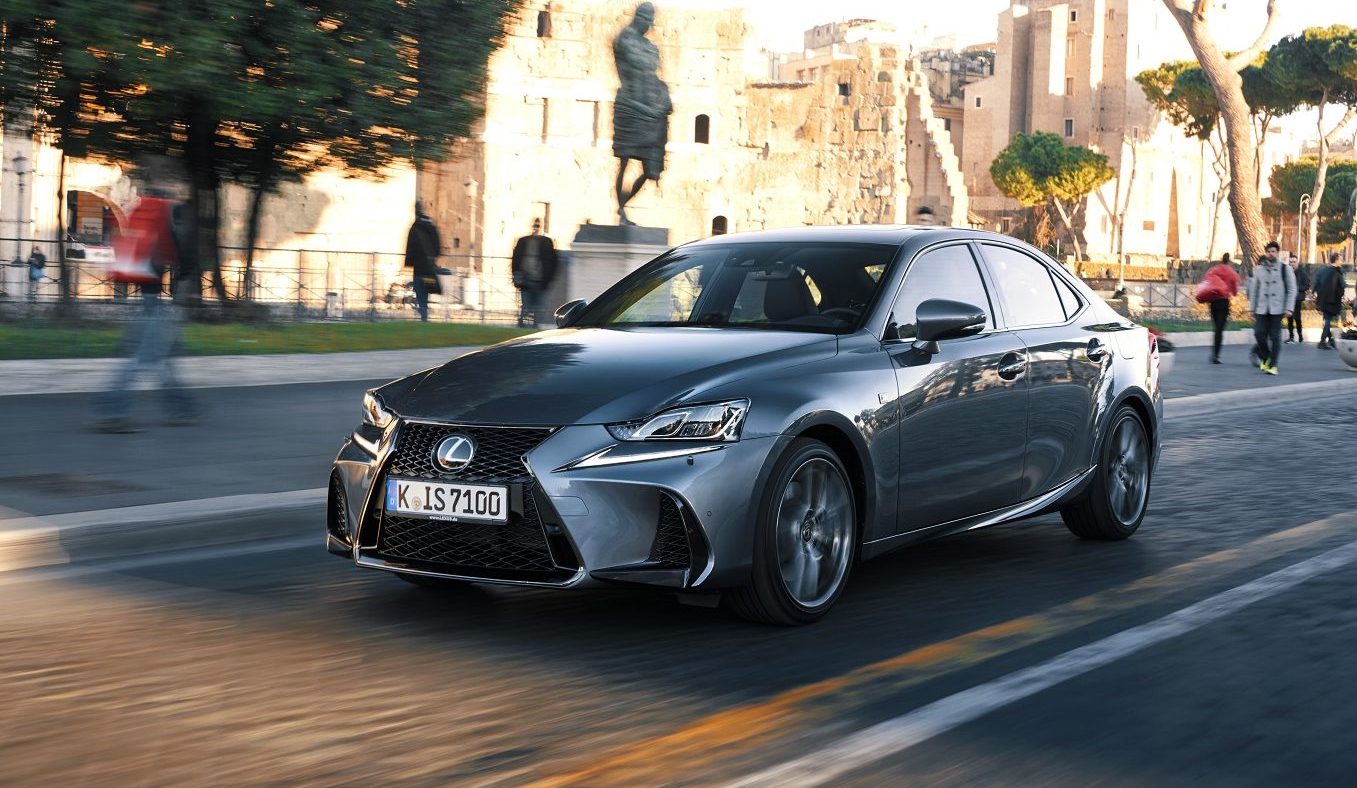 Já testámos o novo Lexus IS 300h em Portugal