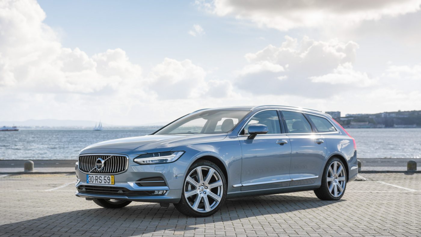 Ca 2017 Volvo V90 (1)