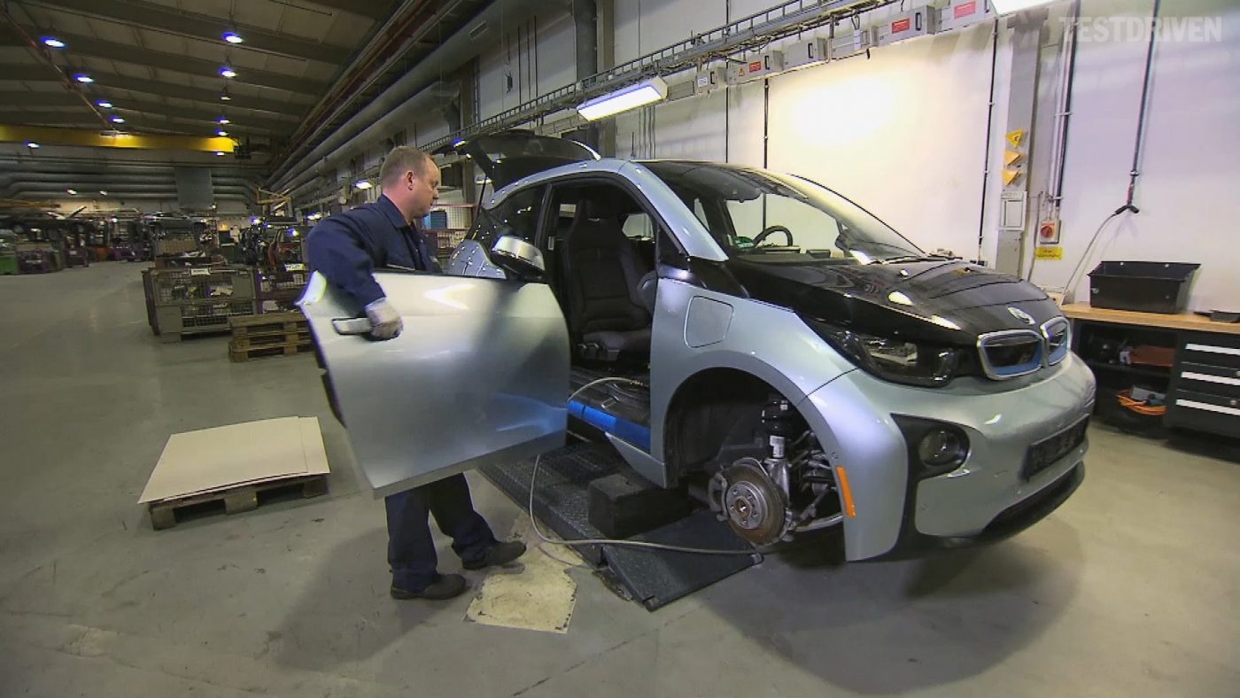 BMW i3 a ser desmantelado