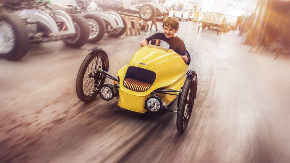 Morgan EV3 Junior com criança