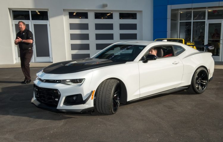 2018 Chevrolet Camaro ZL1 1LE - pormenor largura pneu dianteiro