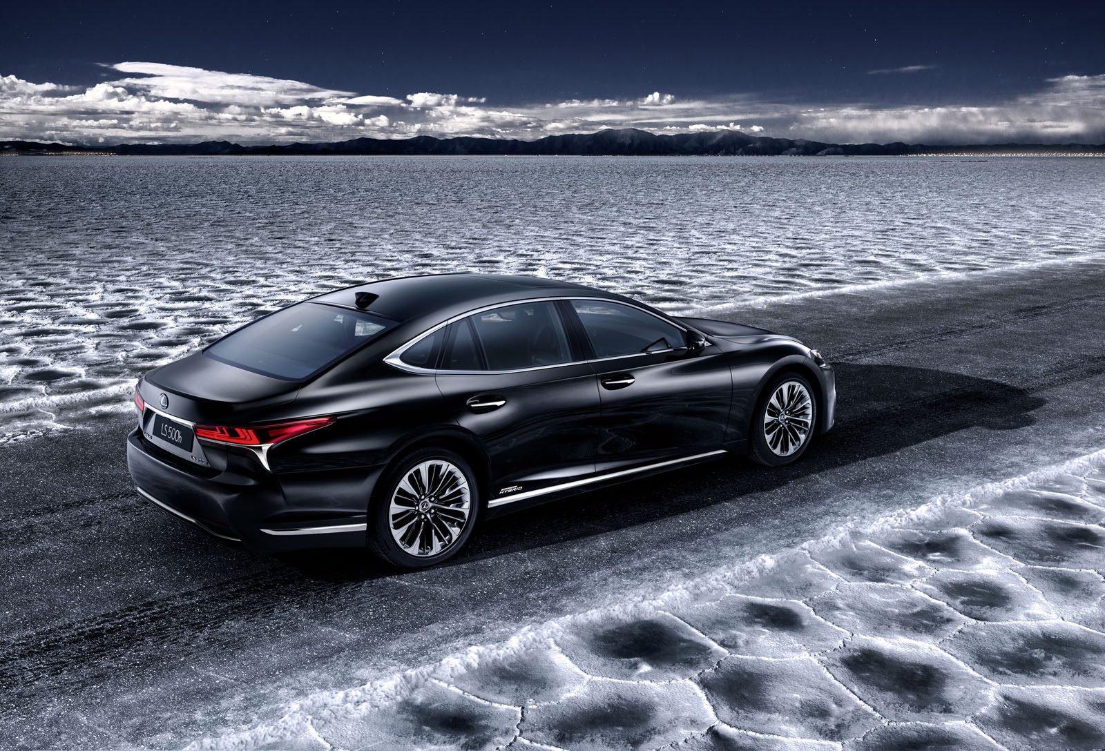 Lexus LS 500h um concentrado tecnológico, agora com motorização híbrida