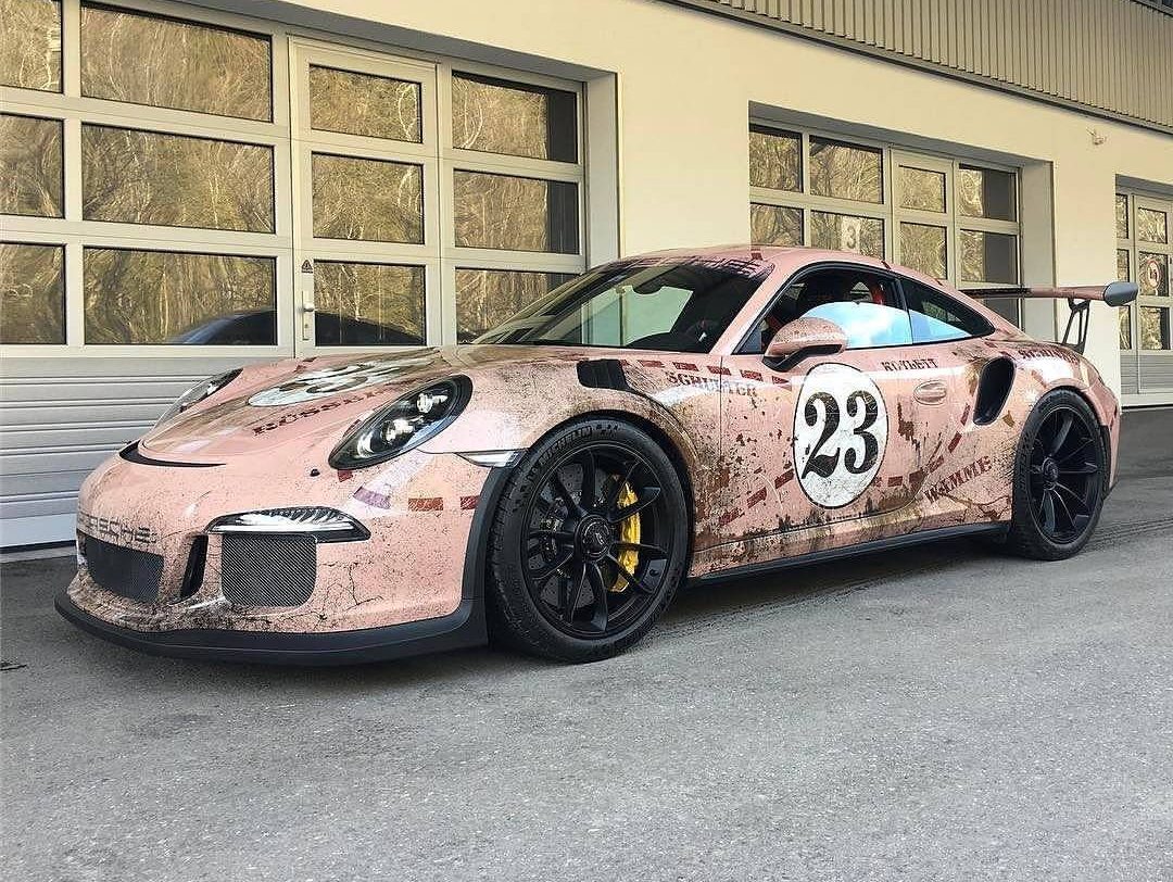 Porsche 911 GT3 RS 2023 é visto em testes na pista longa de