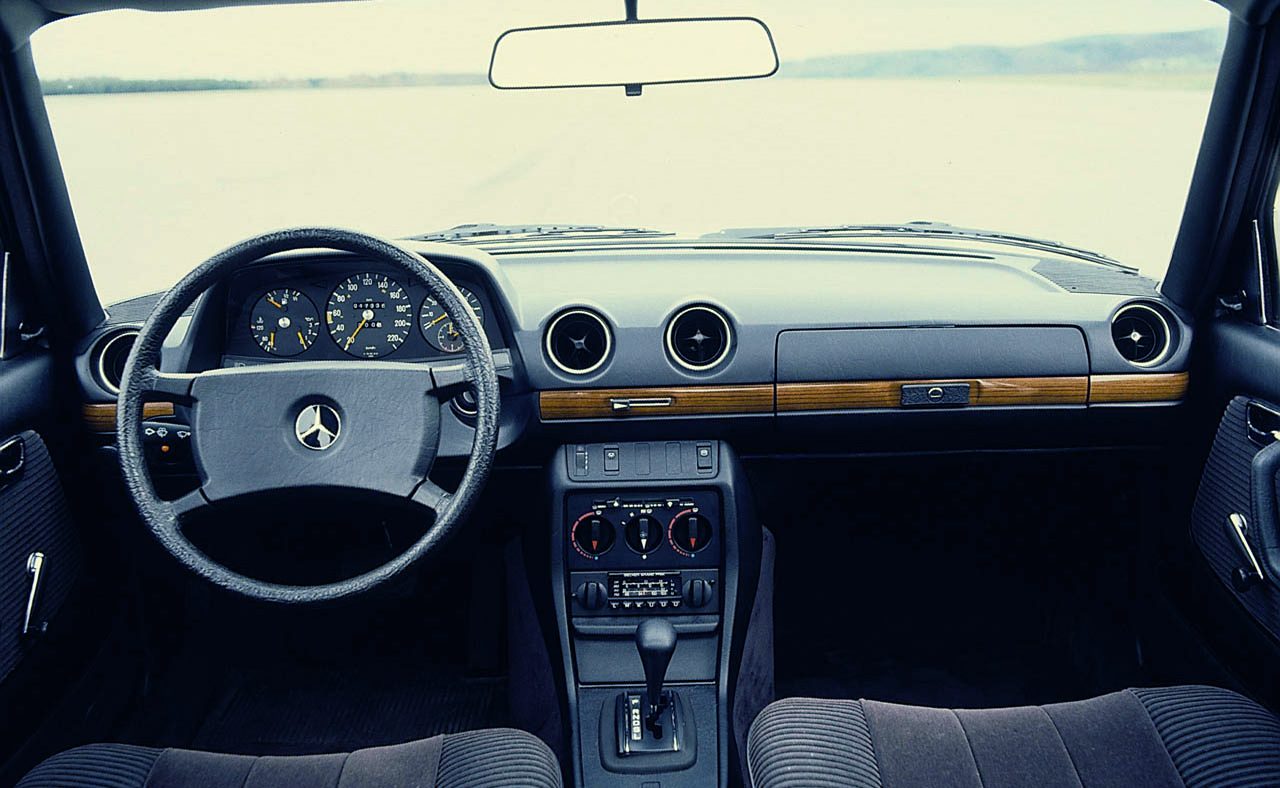 1977 Mercedes C123 interior