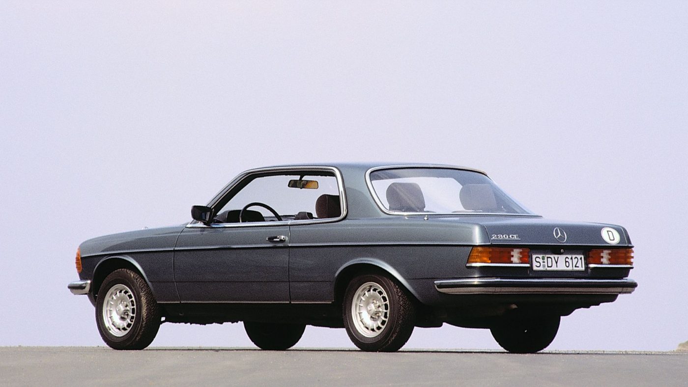 1977 Mercedes C123 - traseira 3/4